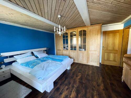 Schlafzimmer 1 (1.OG) - 