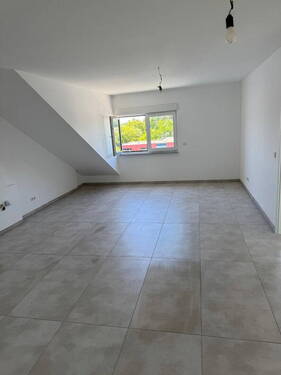 Wohnzimmer + Küche - Neubau, 3-Zimmer Dachgeschoss Wohnung mit großer Terrasse