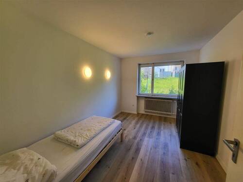 Schlafzimmer - 6 Zimmer Mehrfamilienhaus, Wohnhaus zur Miete in Coburg