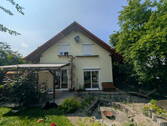 Terasse und Garten hinter Haus - 