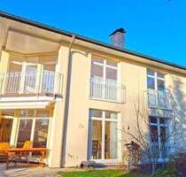 Alles neu im neuen Jahr! Großzügige Wohnung mit top Ausstattung im Zweifamilienhaus oben - Hamburg Volksdorf