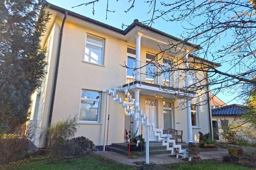 Hausansicht - Etagenwohnung mit 125,00 m&sup2; in Hamburg zur Miete