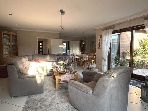 Großzügiges Wohnzimmer - Einfamilienhaus mit 188,00 m&sup2; in Quickborn zum Kaufen