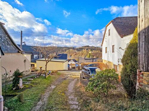 Hofeinfahrt - 8 Zimmer Einfamilienhaus in Bad Lobenstein