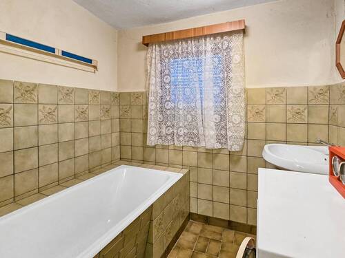 Tageslichtbad mit Wanne - 