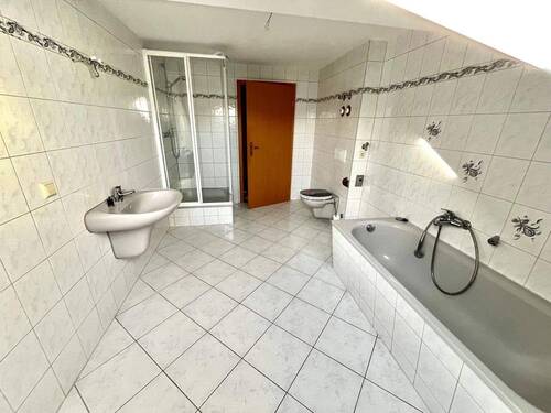 Bad - 3 Zimmer Etagenwohnung in Limbach-Oberfrohna