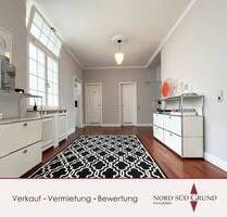 Grundsanierte und stylische Altbau-Wohnung in stattlichem Wohn- und Geschäftshaus. 3-Zimmer. Innenstadt! - Baden-Baden
