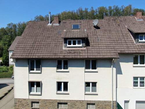 Außenansicht vom Wohnhaus 
- Moderne Erdgeschosswohnung mit Balkon in zetraler Lage von Gummersbach