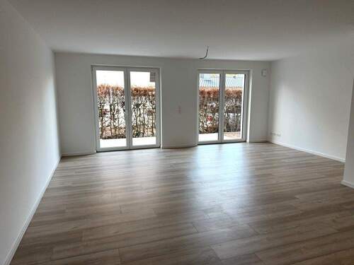 Wohn-/ Essbereich mit Terrasse - 