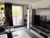 großzügiges Wohnzimmer mit Balkonzugang - Etagenwohnung mit 63,00 m&sup2; in Würzburg zum Kaufen
