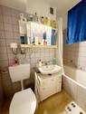 innenliegendes Badezimmer mit Wanne - 