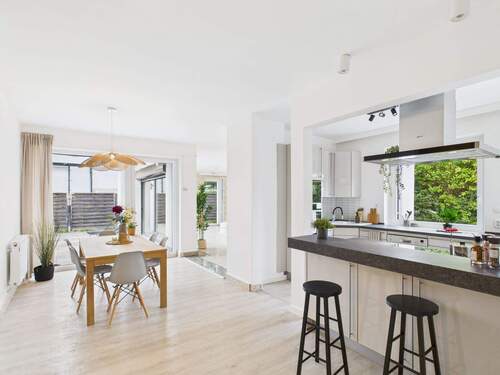 Küchen,- und Essbereich - 8 Zimmer Bungalow in Hamburg