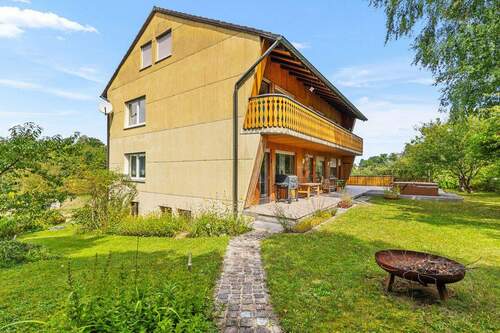 Garten 1 - 1 Zimmer Mehrfamilienhaus, Wohnhaus in Thalmassing