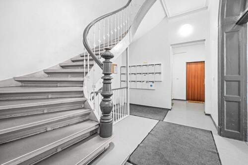 Treppenhaus - 2 Zimmer Etagenwohnung in Hamburg