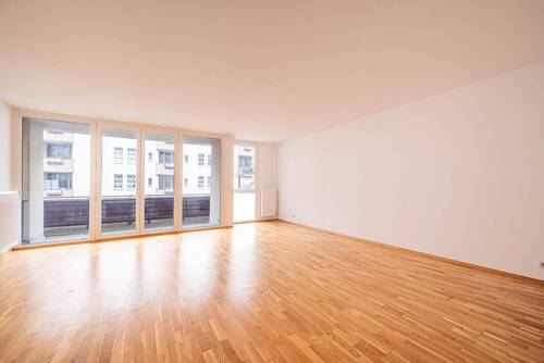 Wohnzimmer - 3 Zimmer Etagenwohnung zum Kaufen in Berlin