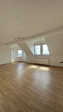 Wohnzimmer - 3 Zimmer Etagenwohnung in Amberg