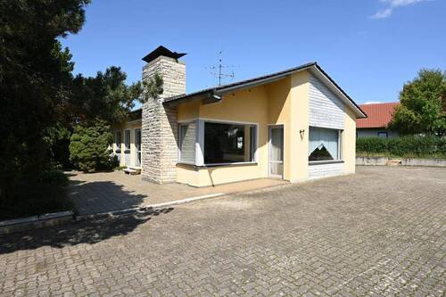 Imposantes Bauwerk - Einfamilienhaus mit 235,00 m² in Breitenbrunn zum Kaufen