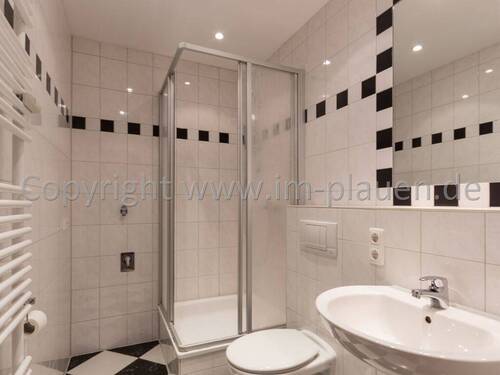 Badezimmer - 2 Zimmer in Plauen Haselbrunn mit Balkon - modernes Bad mit Dusche