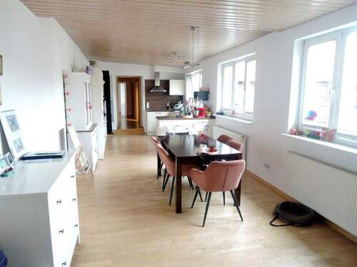 Große Wohnküche mit Einbauküche - 