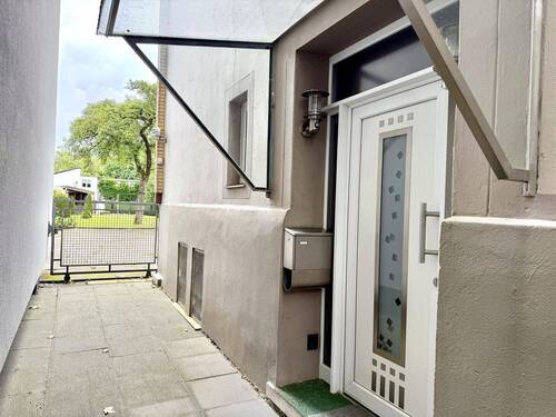 Hauseingang - 1 Zimmer Mehrfamilienhaus, Wohnhaus zum Kaufen in Detmold