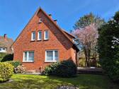 Straßenansicht - Einfamilienhaus mit Einliegerwohnung in ruhiger Wohnlage