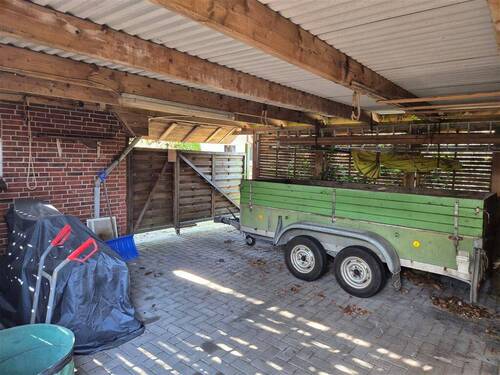großes Carport - 