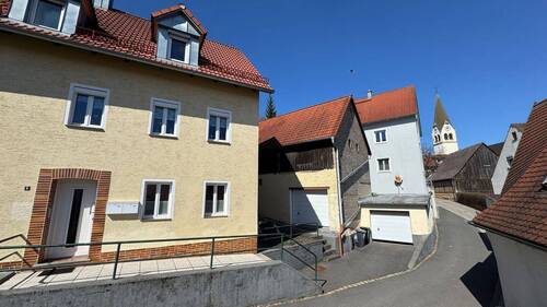 Eingangsbereich / Garagen - 