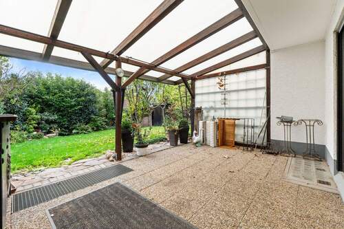 Außenterrasse mit Blick in den Garten - 