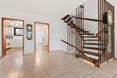 Treppe ins Obergeschoss - 