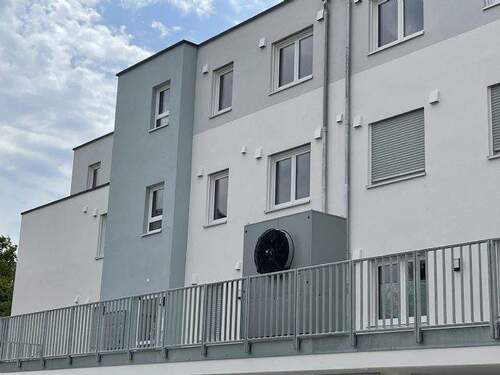 Gebäudevorderseite - 2 Zimmer Etagenwohnung zur Miete in Höchstadt a.d.Aisch