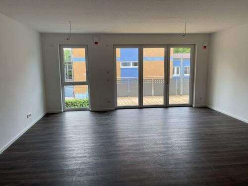 Wohnen/ Essen mit Zugang zum Balkon - 