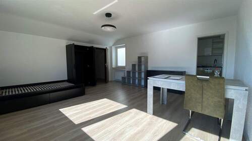 Wohn- und Schlafzimmer - 