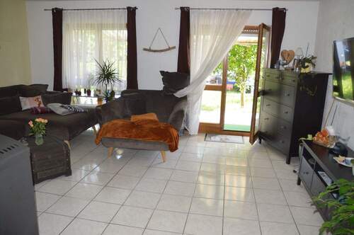 Wohnzimmer - Doppelhaushälfte mit 220,00 m&sup2; in Remchingen-Darmsbach zum Kaufen