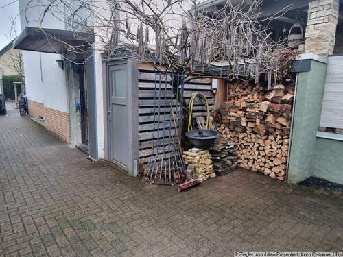 18 Sitzplatz hinter dem Haus - 