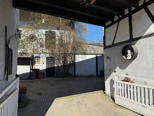 Einfahrt - Einfamilienhaus mit 210,00 m² in Runkel zum Kaufen
