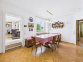 Esszimmer EG mit Blick zur Küche - 