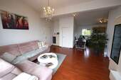 Wohnzimmer Ansicht 2 - 2 Zimmer Etagenwohnung in Wiesbaden