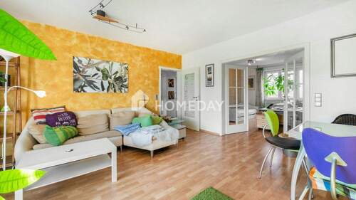 Wohnzimmer 2 - 3 Zimmer Etagenwohnung in Stuttgart