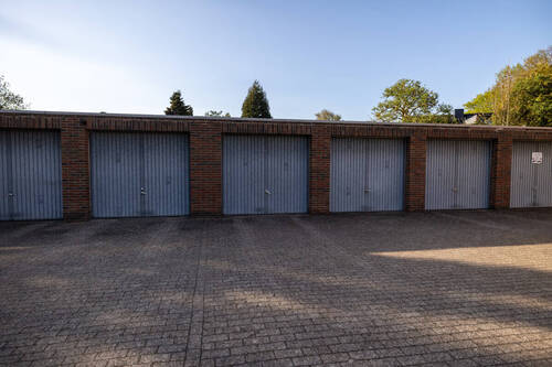 Garagen - Mehrfamilienhaus, Wohnhaus mit 496,00 m&sup2; in Ganderkesee zum Kaufen