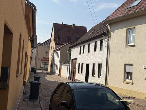 Straßenansicht (1) - Etagenwohnung mit 65,00 m² in Zörbig zur Miete