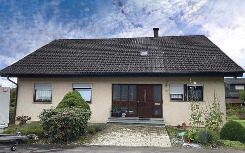 Nordansicht - Freistehendes Ein - bis Zweifamilienhaus in ruhiger Lage von Mahlstetten