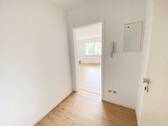 Flur-/Garderobe mit Blick ins Wohnzimmer - 
