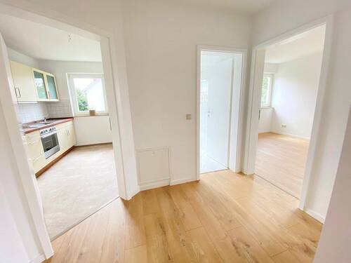 Zwischenflur von Wohnzimmer zu Küche, Bad u. Schlafzimmer - 