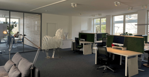 WorkSpace - WorkSpace Stuttgart: Kreative Bürowelt mit Skyline-Blick und Top-Lage