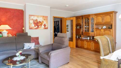 Wohnzimmer - +++ Exklusive 3-Raum-Dachgeschosswohnung mit Balkon & Carport-Stellplatz +++