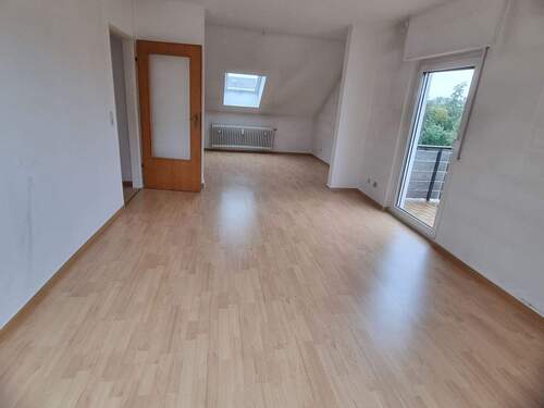 Wohnzimmer - 3 Zimmer Etagenwohnung zur Miete in Dietzenbach
