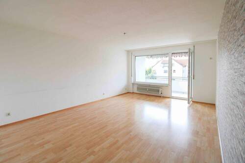 Wohnzimmer - 3 Zimmer Etagenwohnung zum Kaufen in Holzgerlingen