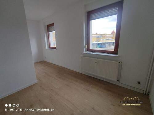 Kinderzimmer-PC-WS-Empfang - Mehrfamilienhaus, Wohnhaus mit 74,00 m² in Bitterfeld zur Miete