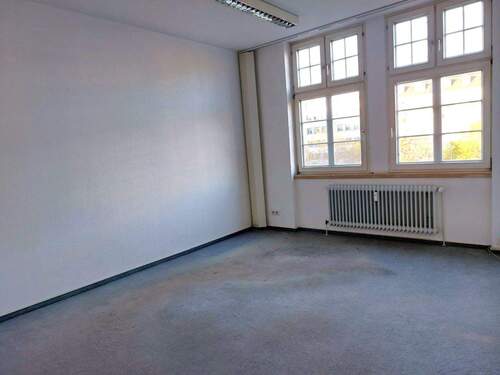 Büroraum links zur Lortzingstrasse - 