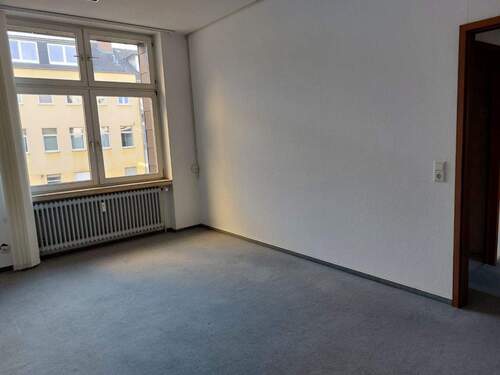 Büroraum zur Hofseite (Personalraum?) - 